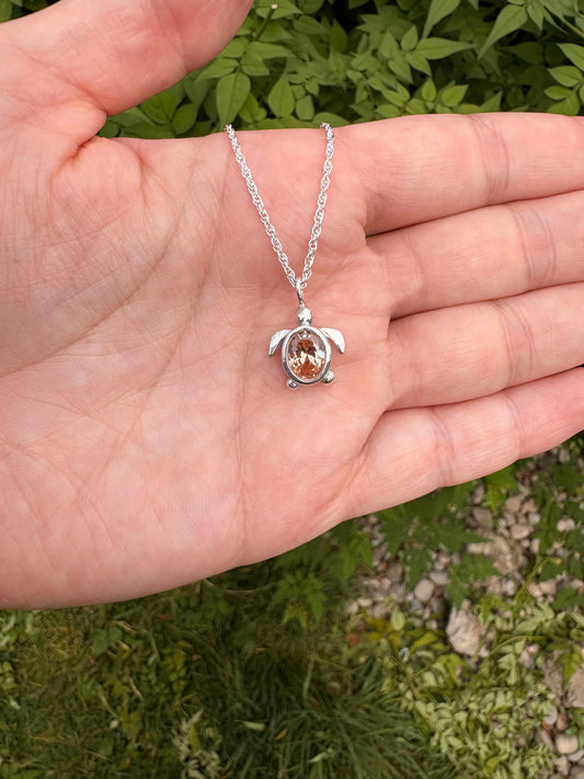Turtle pendant (golden)