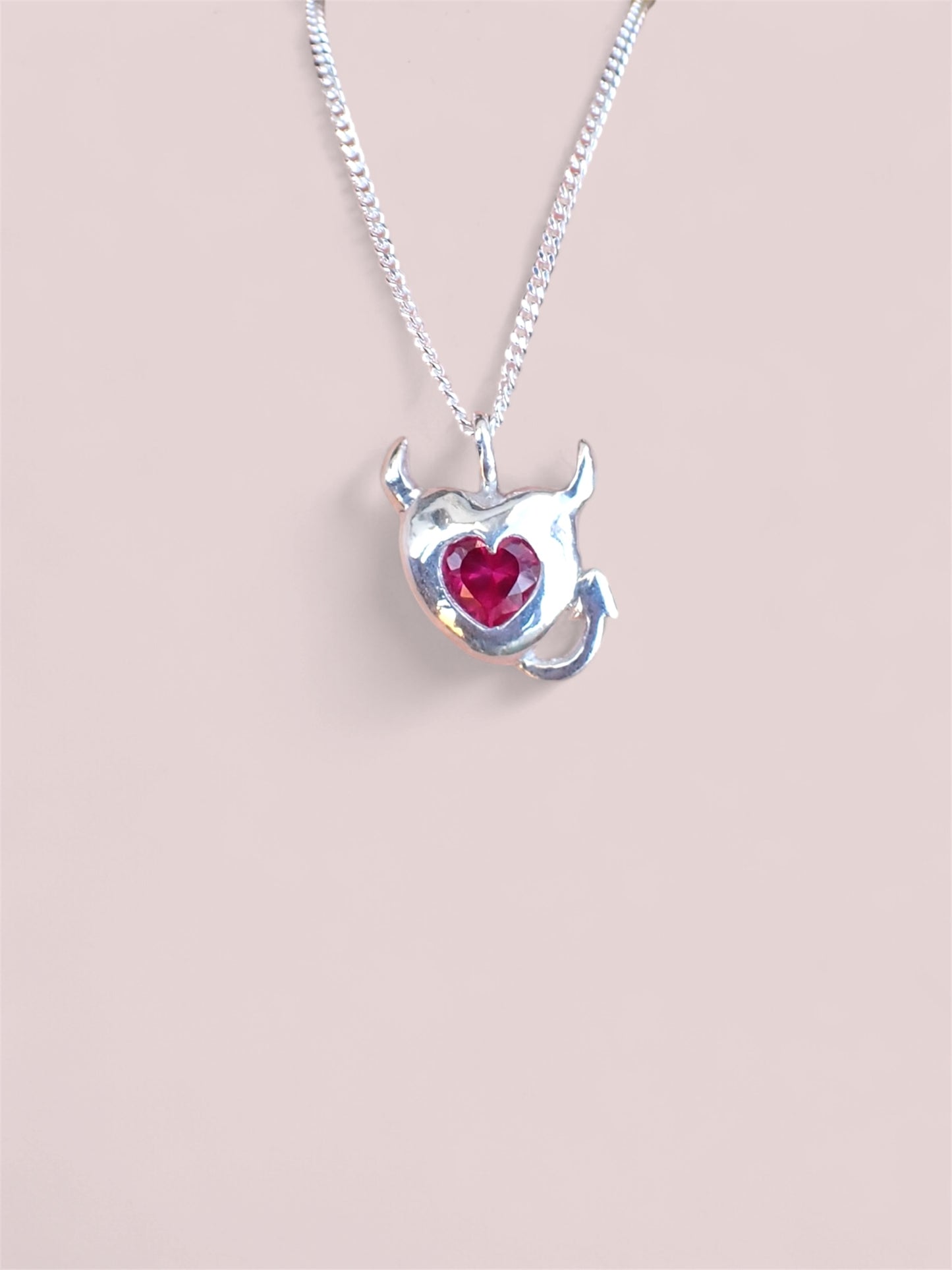 Devil tail heart pendant (red)