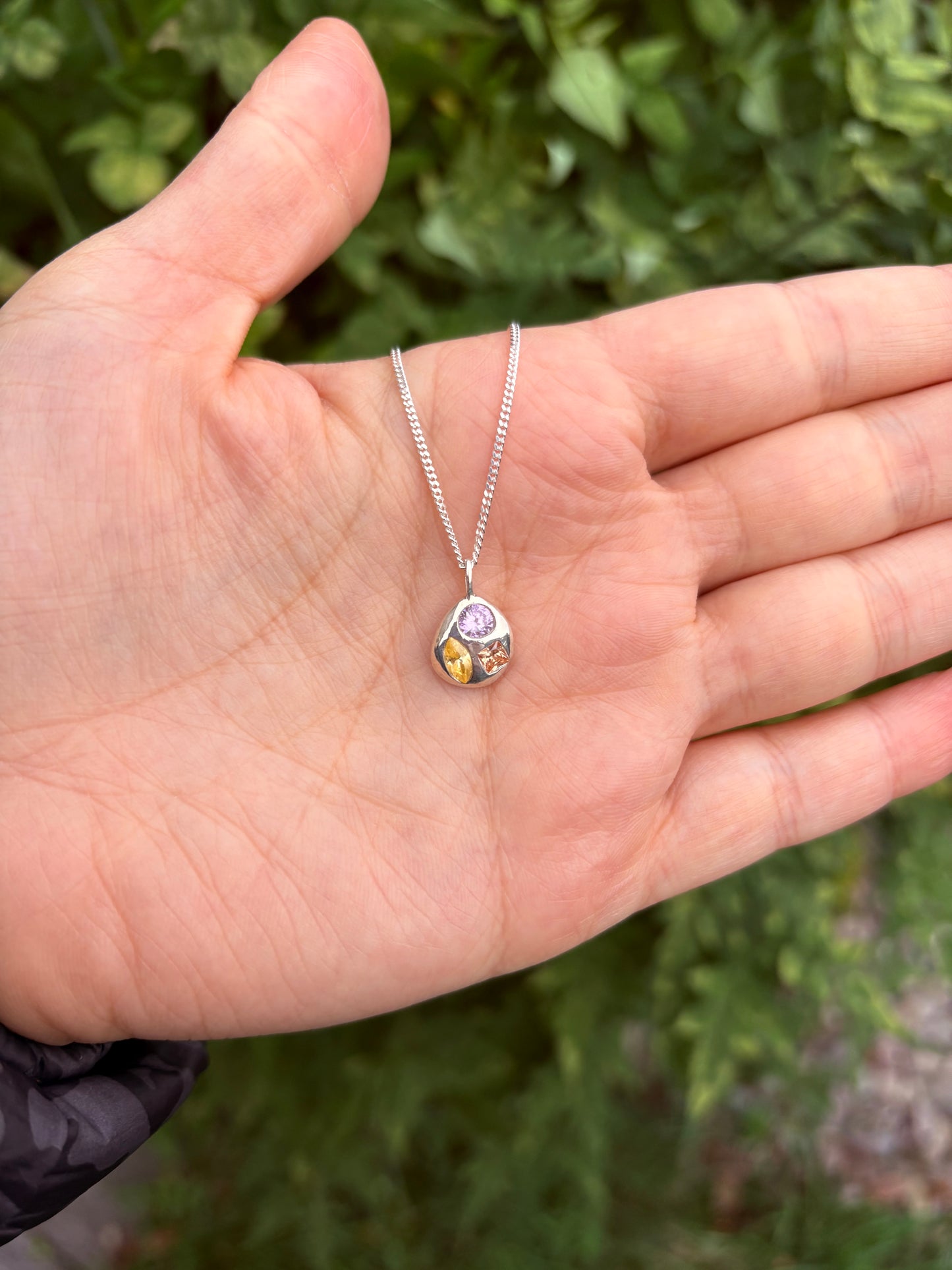 Precious Pebble pendant (lavender, yellow, champagne)