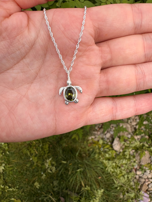 Turtle pendant (green)