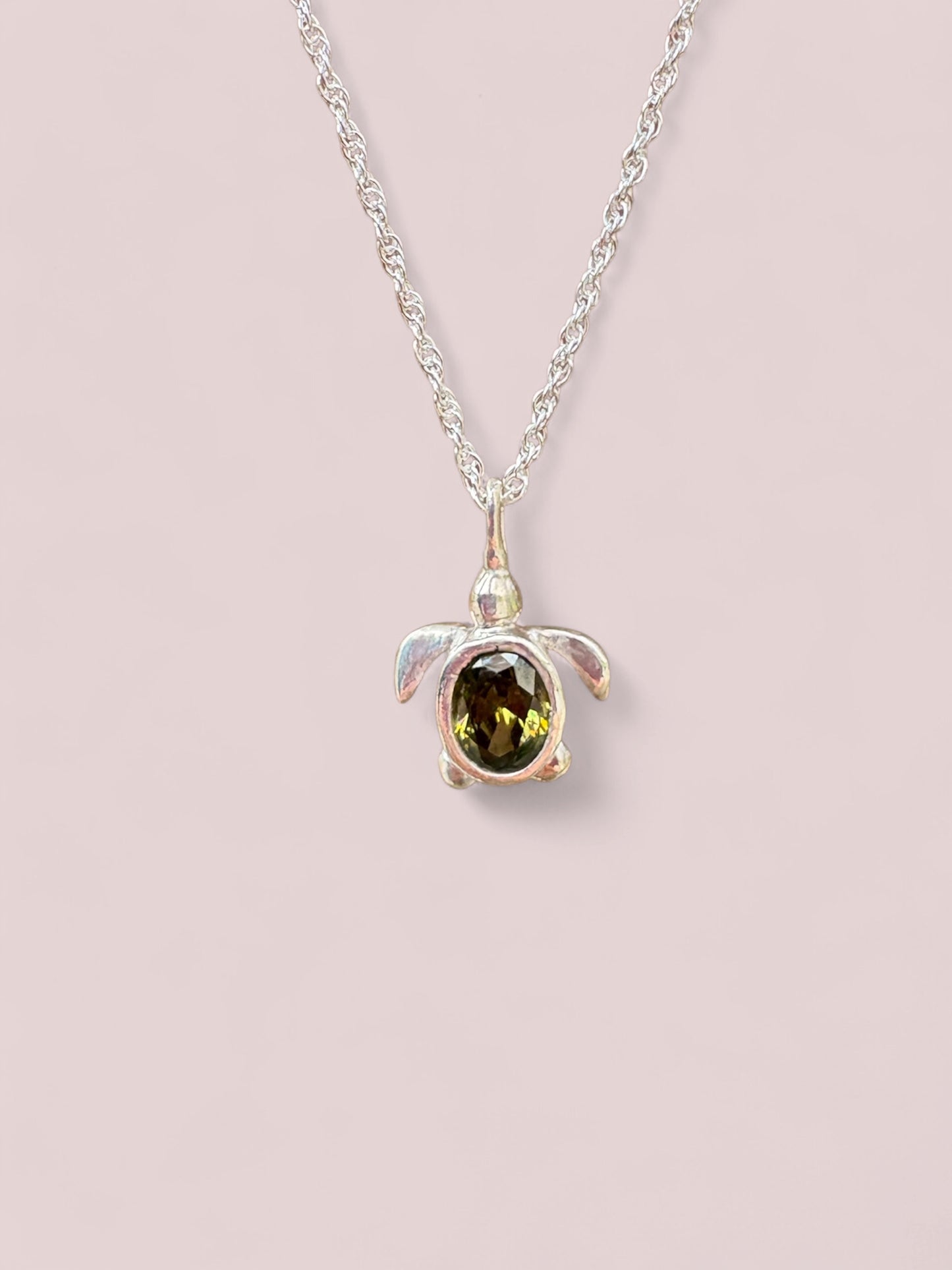 Turtle pendant (green)