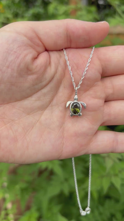 Turtle pendant (green)