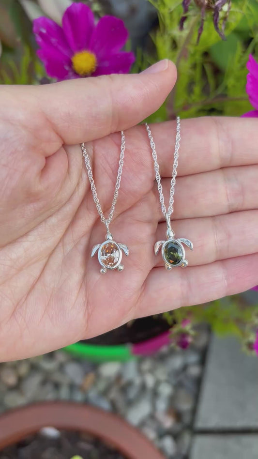 Turtle pendant (golden)