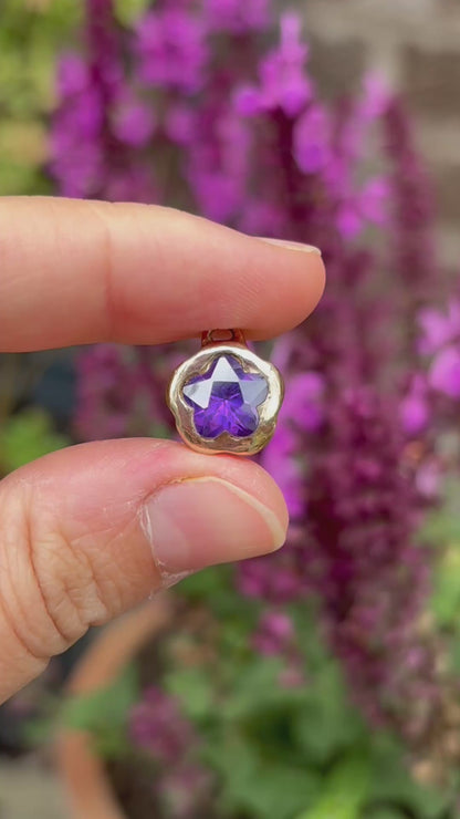 Wisteria charm (gold bronze)